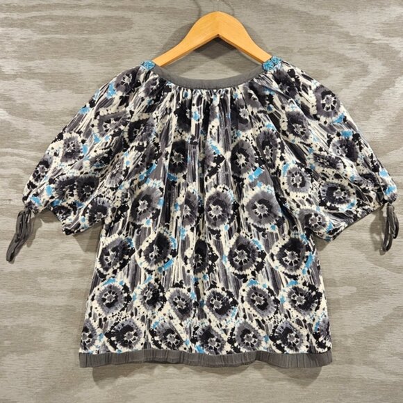 Karen Kane 100% Silk Short Puff Sleeve V-Neck Embellished Blouse SZ X-Small - Picture 2 of 10